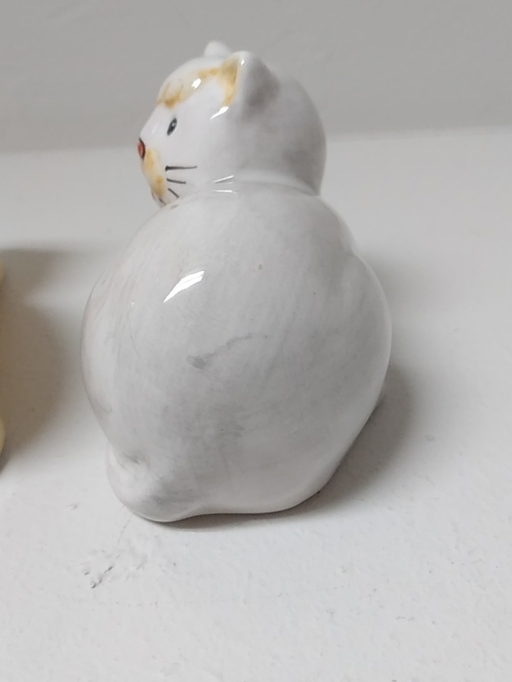 Vintage Ceramic Cat Figurine Salt & Pepper Shaker Set, White-Orange Hand Painted - Picture 4 of 10